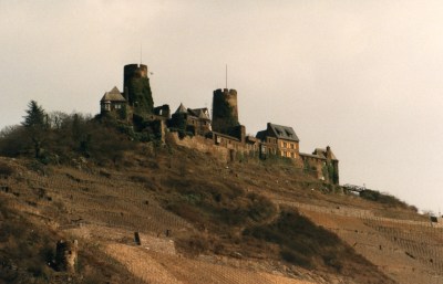 Linnat jatkuu Moselilla