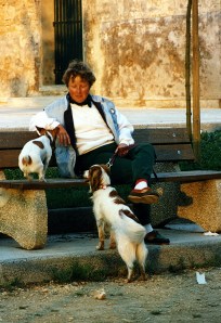 Väsyneet markkinamiehet Stenayn satamassa