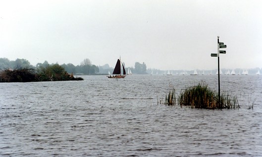 Heinäsaarten tienviitat Loosdrechtseplassen
